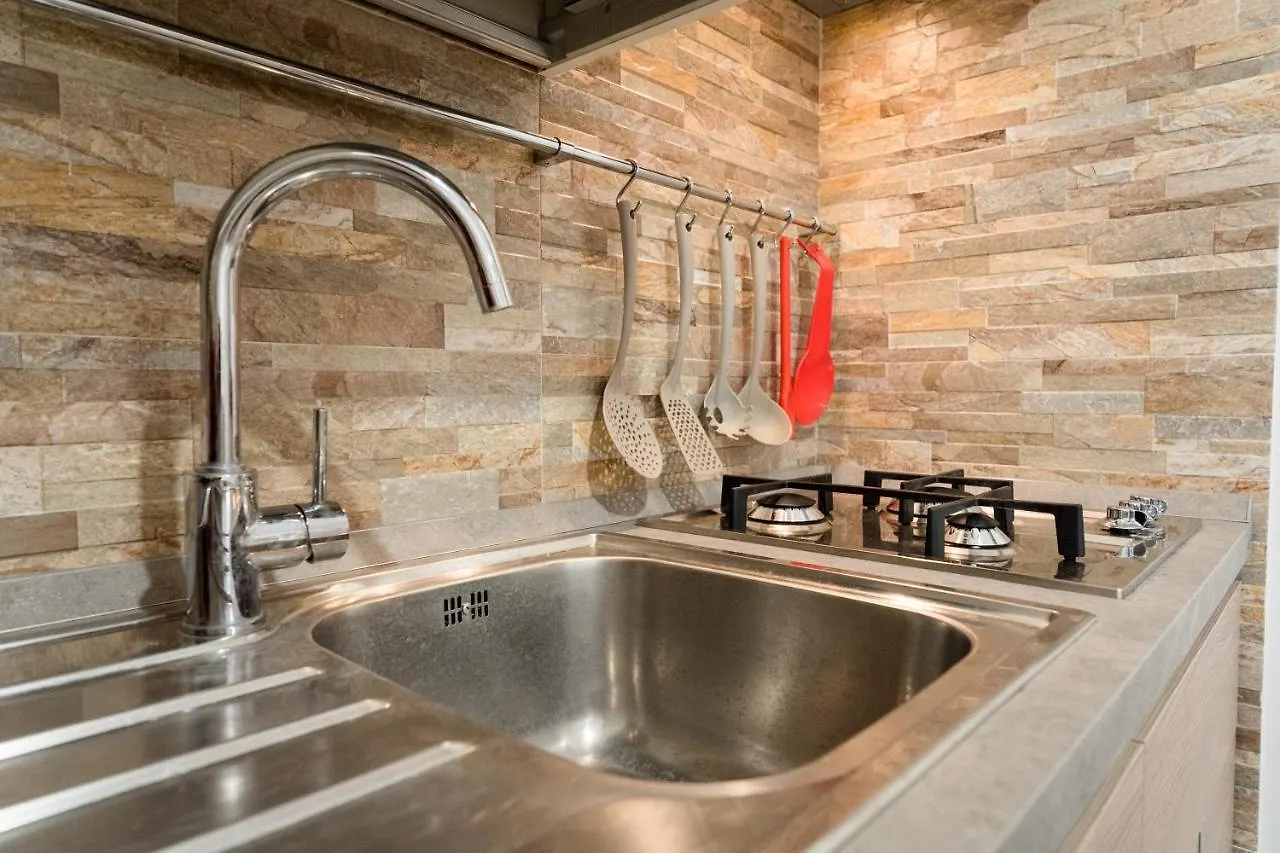 Apartment Oxilia Flat - Loreto District Milan Italy