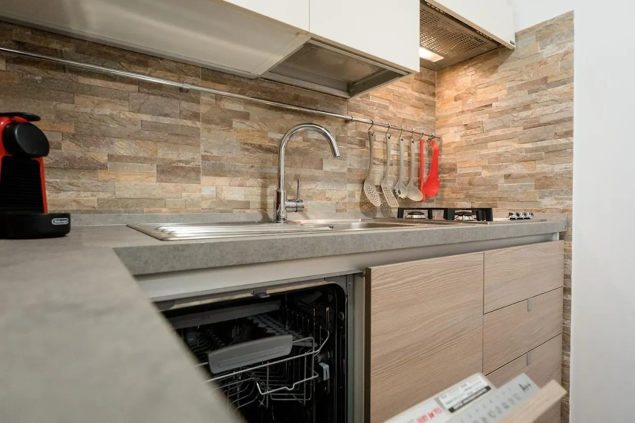 Oxilia Flat - Loreto District Milan 0*,  Italy
